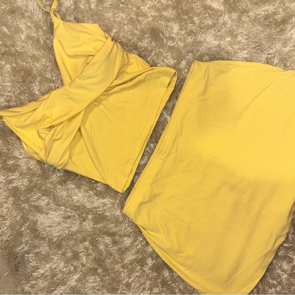 Abercrombie YPB - Bright Yellow Two-Piece Athleisure Crop Top & Skirt Set - Picture 1 of 3
